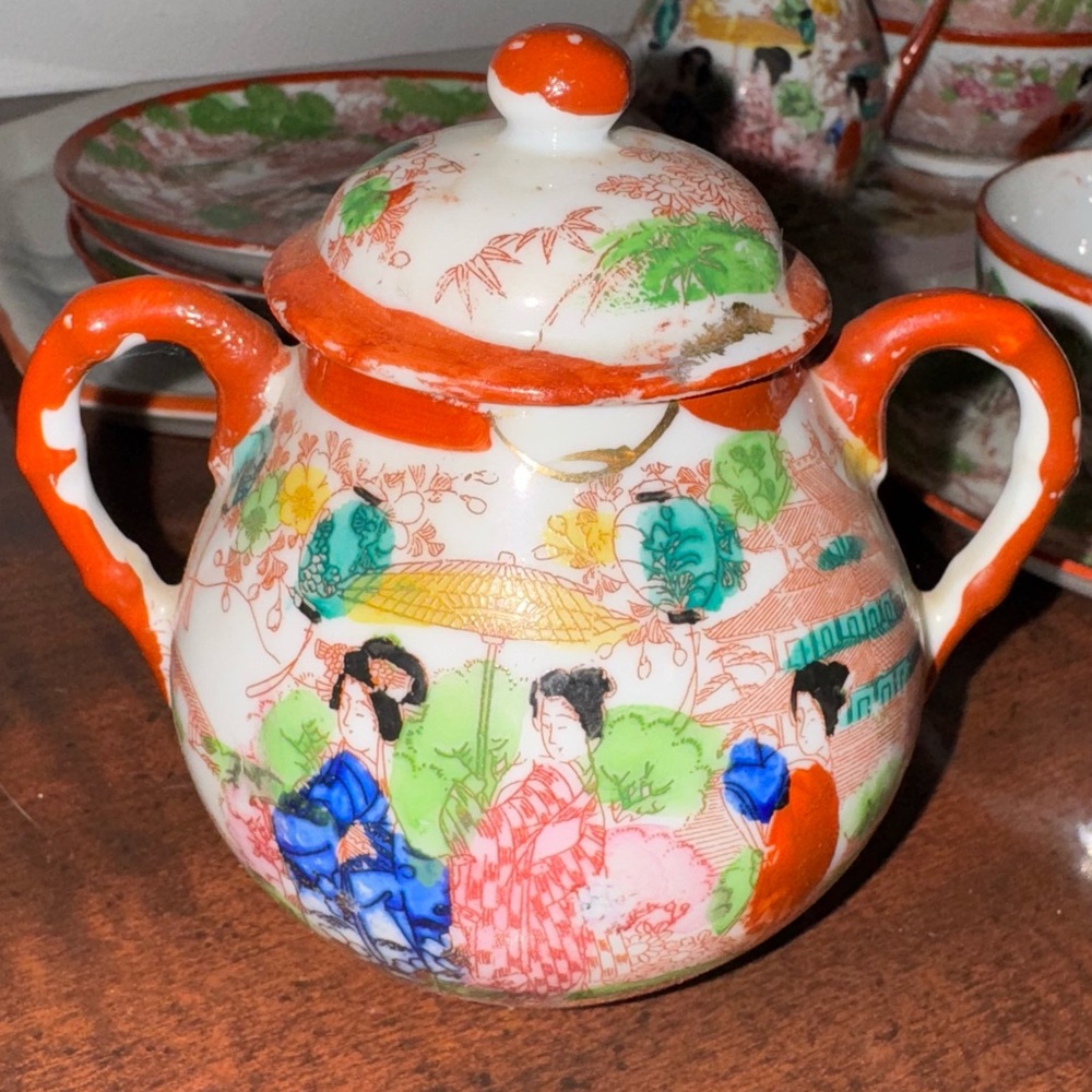 Vintage Japanese Porcelain Tea Set – Hand-Painted Geisha - Picture 6 of 13